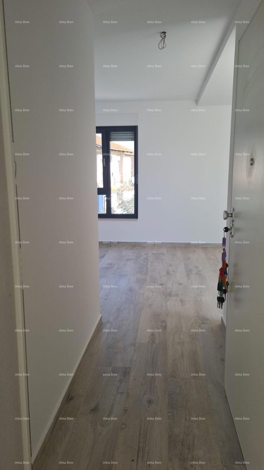 Appartamento moderno con due posti auto, nel blocco B, vicino a Umago! s2