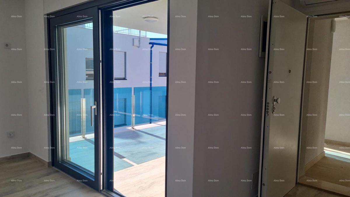 Appartamento moderno con due posti auto, nel blocco B, vicino a Umago! s2