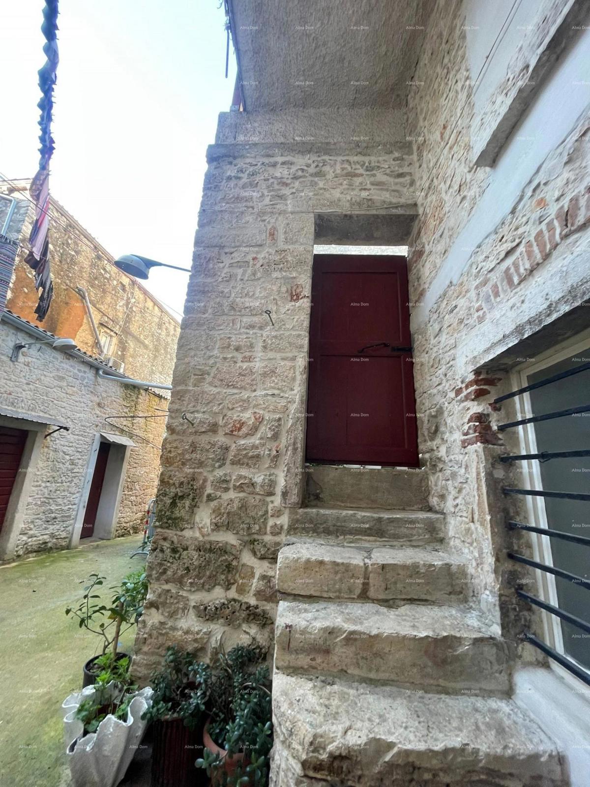 In vendita casa in pietra da ristrutturare nel cuore di Vodnjan