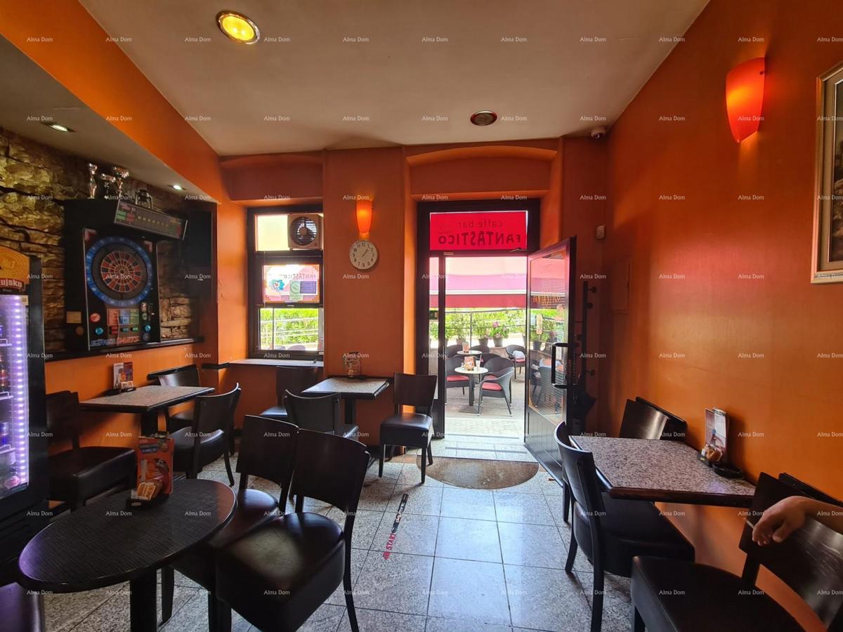 IN VENDITA – SPAZIO COMMERCIALE NEL CENTRO STORICO DI PULA (MERCATO)