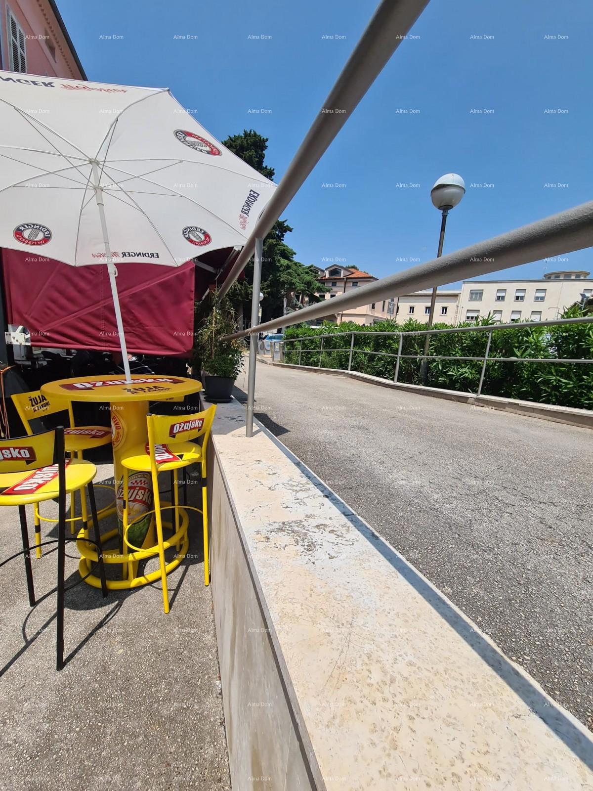 IN VENDITA – SPAZIO COMMERCIALE NEL CENTRO STORICO DI PULA (MERCATO)