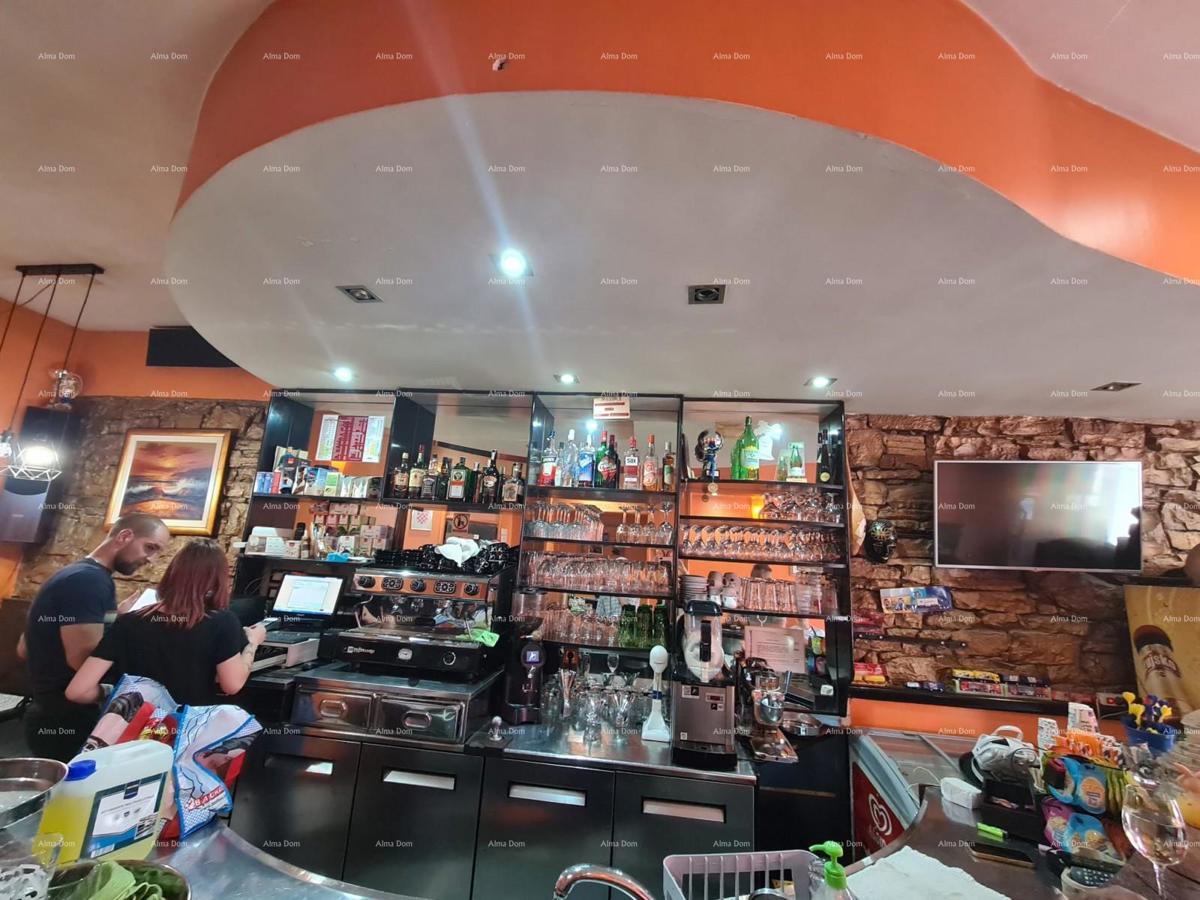 IN VENDITA – SPAZIO COMMERCIALE NEL CENTRO STORICO DI PULA (MERCATO)