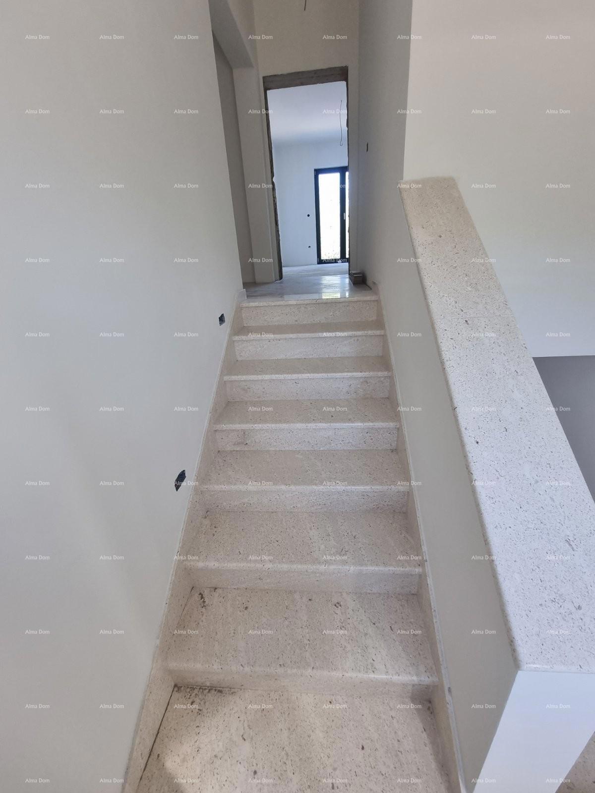 In vendita casa con piscina e vista mare – tranquillo villaggio di Raša