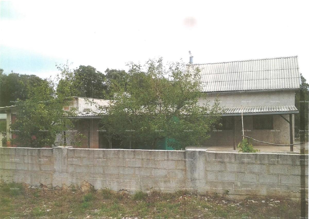 In vendita casa vacanze con giardino, Marčana