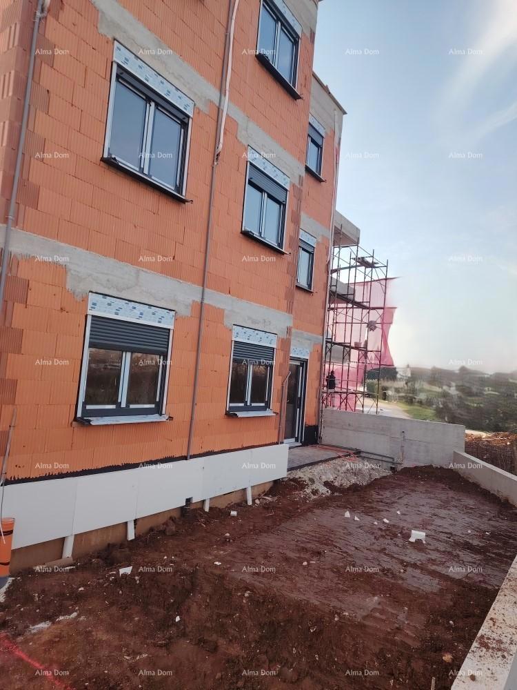 Due stanze al piano terra con giardino