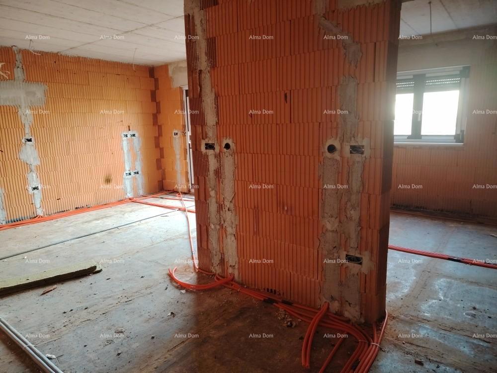 Due stanze al piano terra con giardino