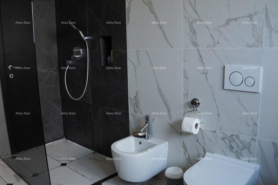 Rovinj, Vendesi appartamento di 120 m² in casa, a 100 m dal mare