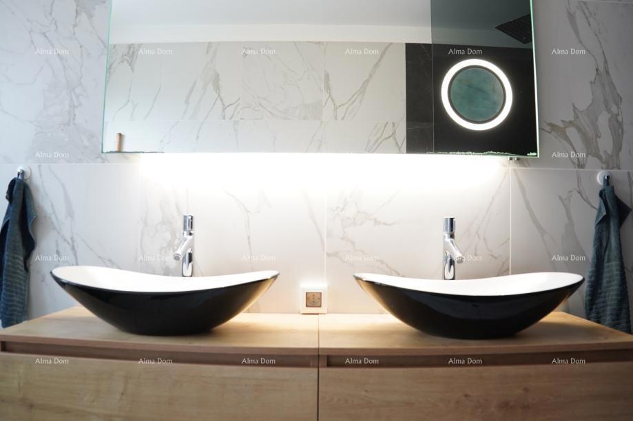 Rovinj, Vendesi appartamento di 120 m² in casa, a 100 m dal mare