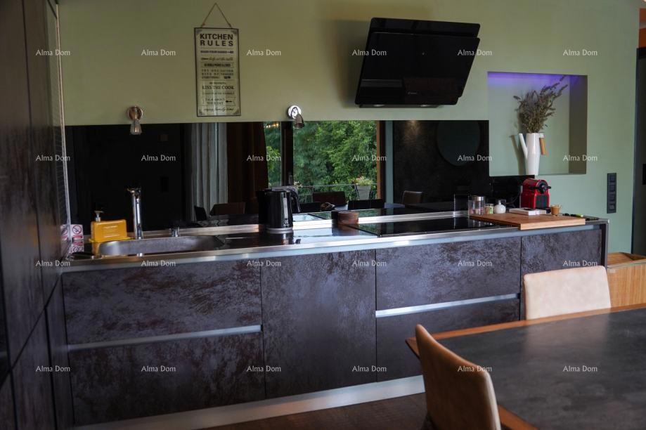 Rovinj, Vendesi appartamento di 120 m² in casa, a 100 m dal mare