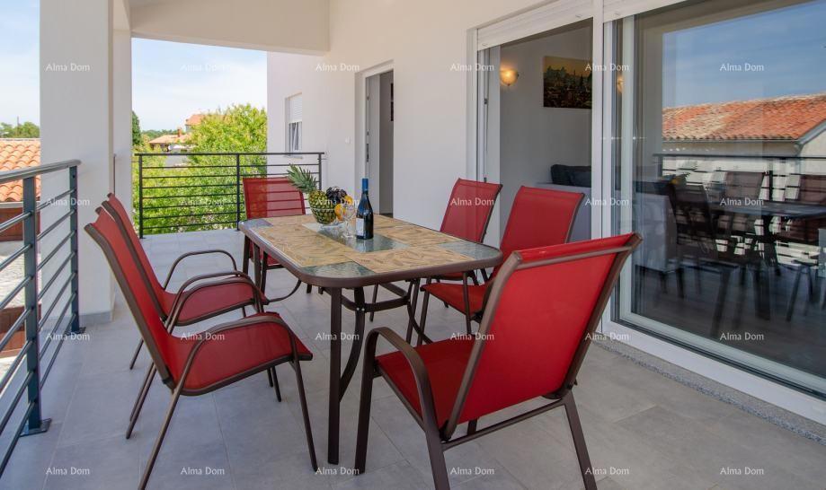 Vendita di un appartamento su due piani con grande giardino e garage, Ližnjan!