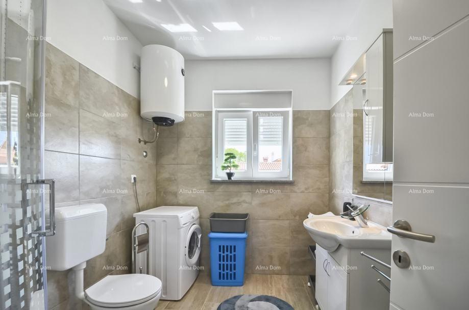 Vendita di un appartamento su due piani con grande giardino e garage, Ližnjan!