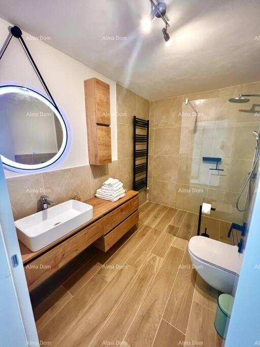 Bella e moderna casa in vendita, Parenzo