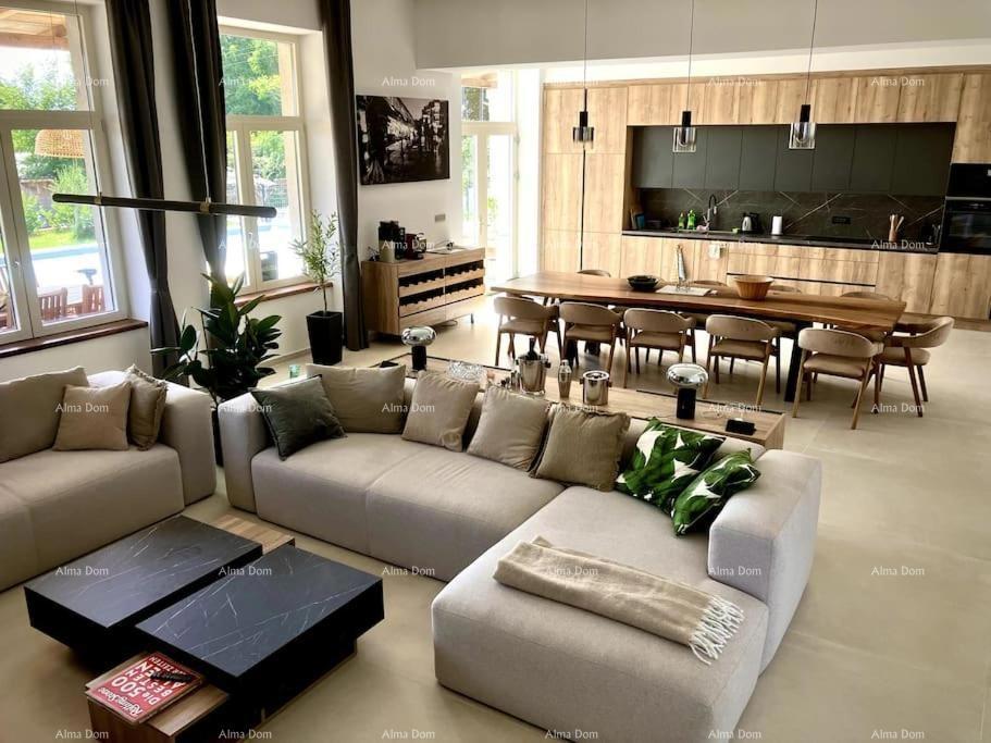 Bella e moderna casa in vendita, Parenzo