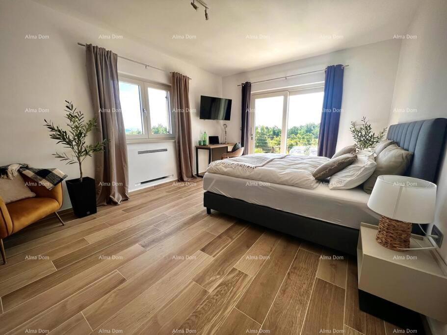 Bella e moderna casa in vendita, Parenzo