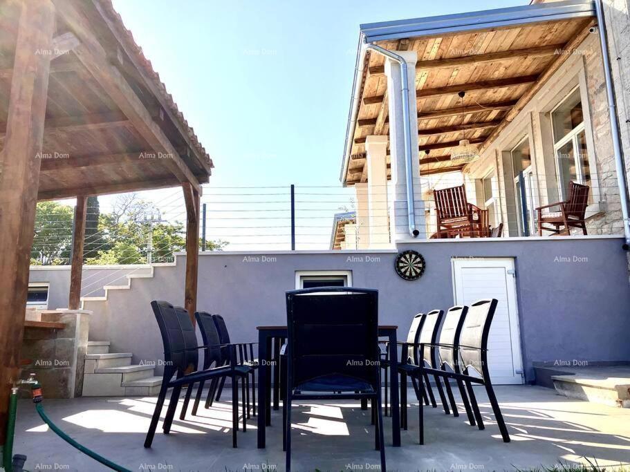 Bella e moderna casa in vendita, Parenzo