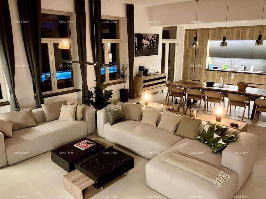 Bella e moderna casa in vendita, Parenzo