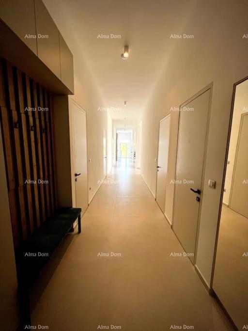 Bella e moderna casa in vendita, Parenzo