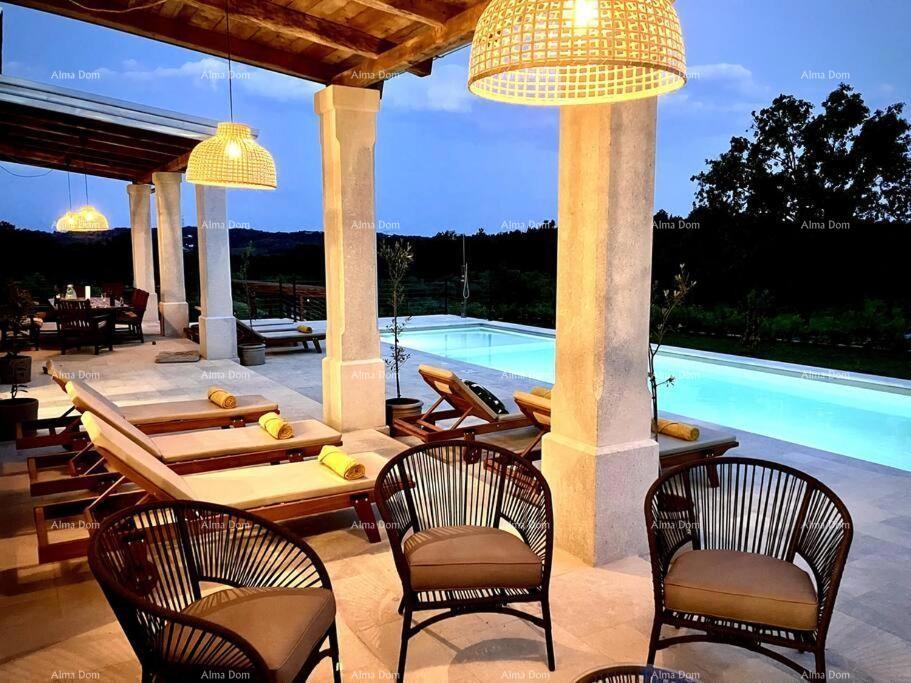 Bella e moderna casa in vendita, Parenzo