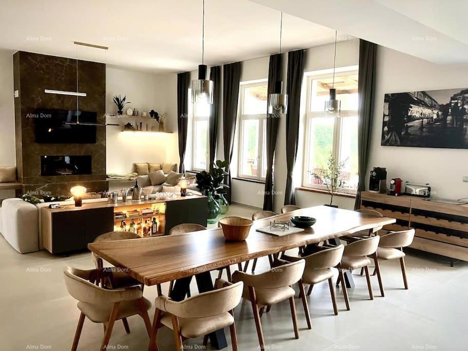 Bella e moderna casa in vendita, Parenzo