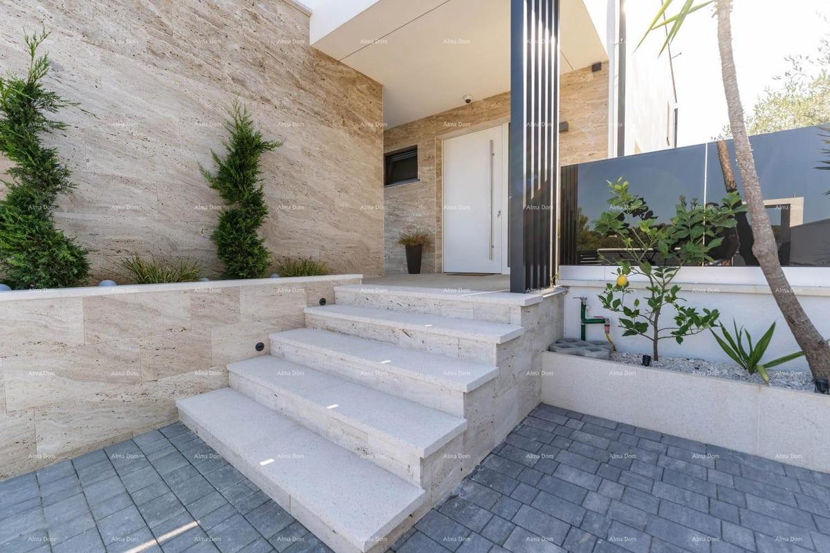 Casa moderna con piscina in un'ottima posizione, Medolino!