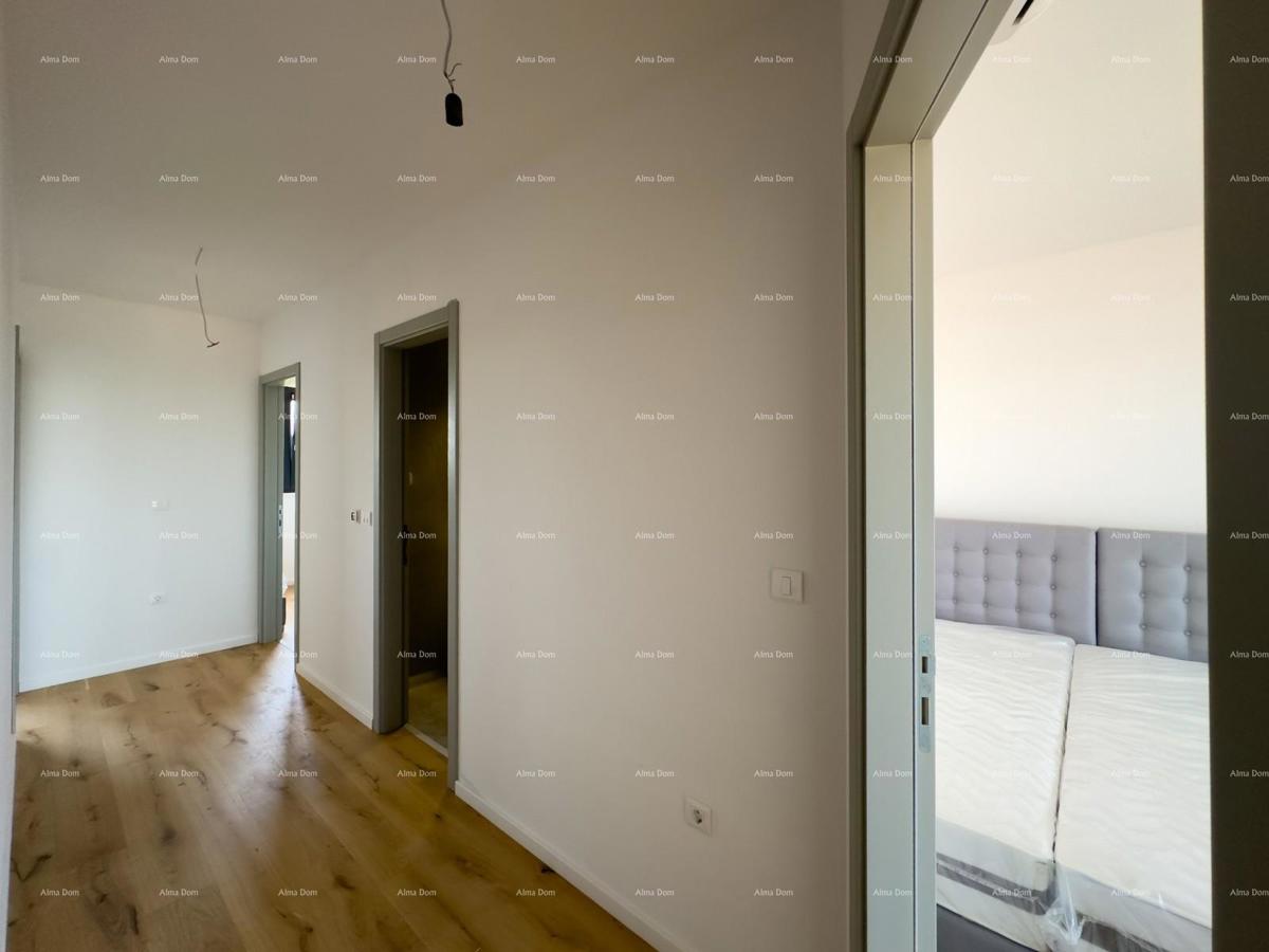 Appartamento spazioso a Pola con tre camere da letto e moderni comfort vicino al centro città