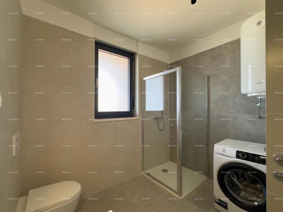 Appartamento spazioso a Pola con tre camere da letto e moderni comfort vicino al centro città