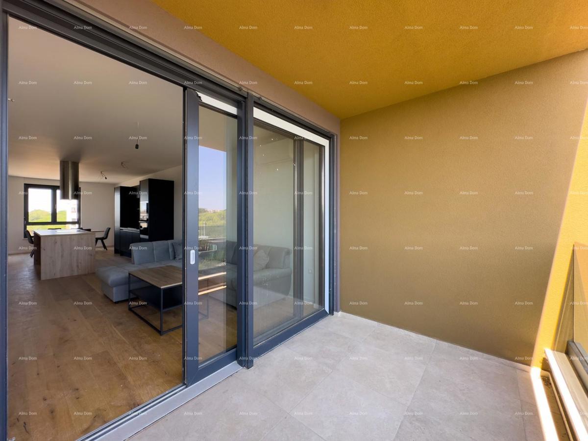 Appartamento spazioso a Pola con tre camere da letto e moderni comfort vicino al centro città