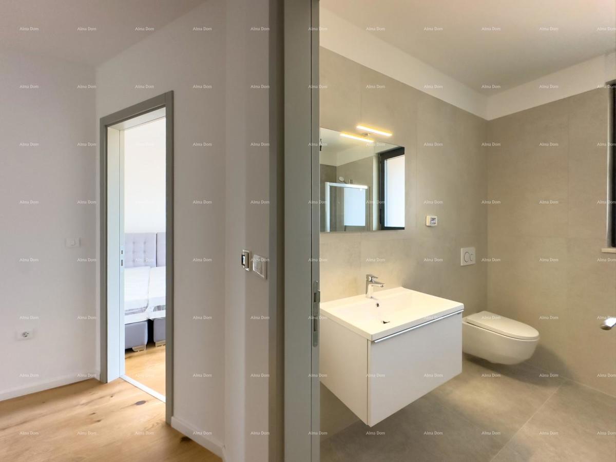 Appartamento spazioso a Pola con tre camere da letto e moderni comfort vicino al centro città