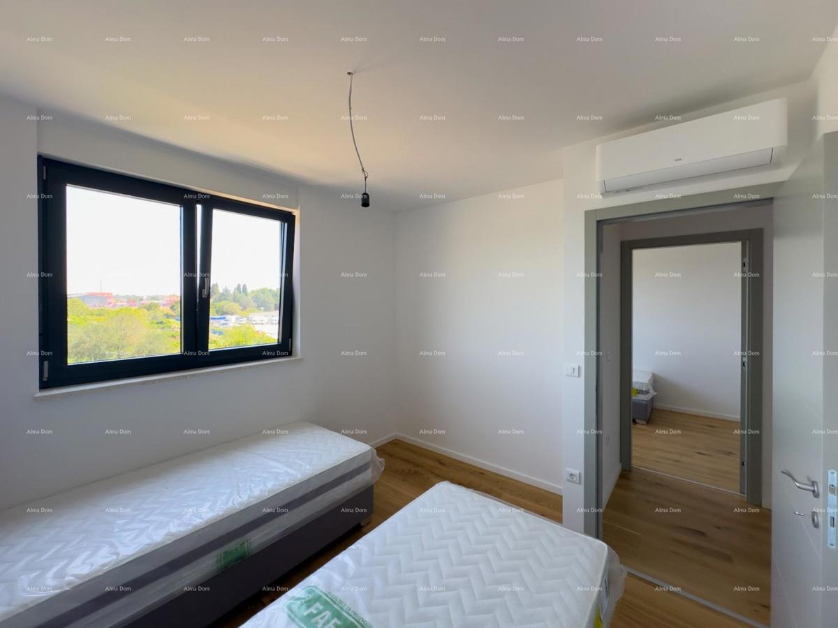 Appartamento spazioso a Pola con tre camere da letto e moderni comfort vicino al centro città