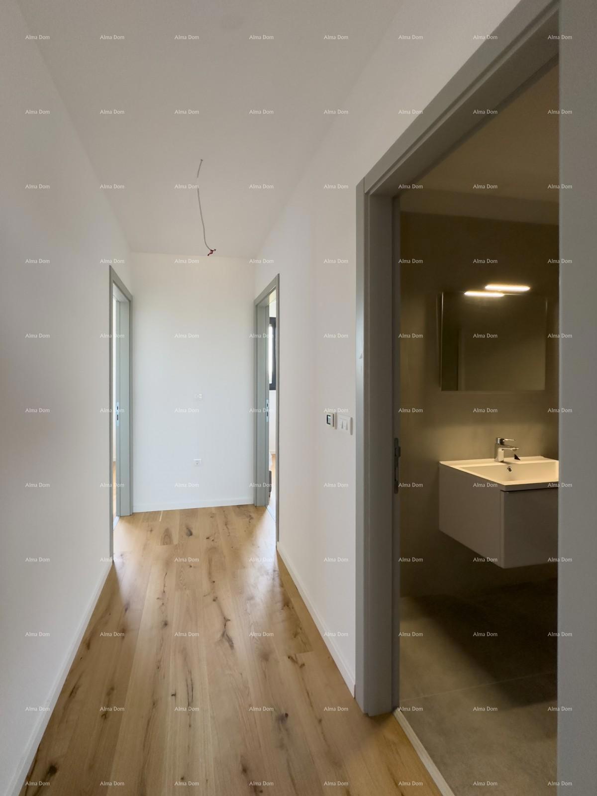 Appartamento spazioso a Pola con tre camere da letto e moderni comfort vicino al centro città