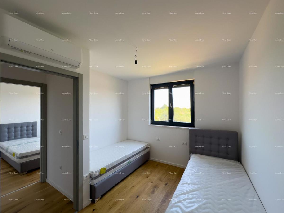 Appartamento spazioso a Pola con tre camere da letto e moderni comfort vicino al centro città