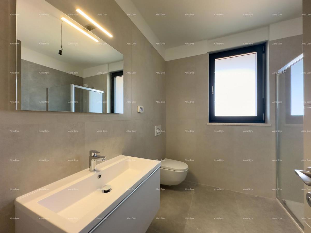 Appartamento spazioso a Pola con tre camere da letto e moderni comfort vicino al centro città