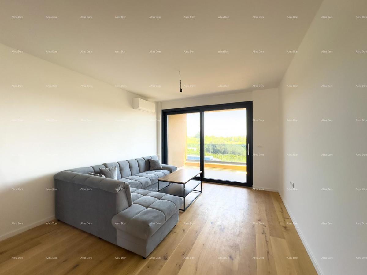 Appartamento spazioso a Pola con tre camere da letto e moderni comfort vicino al centro città