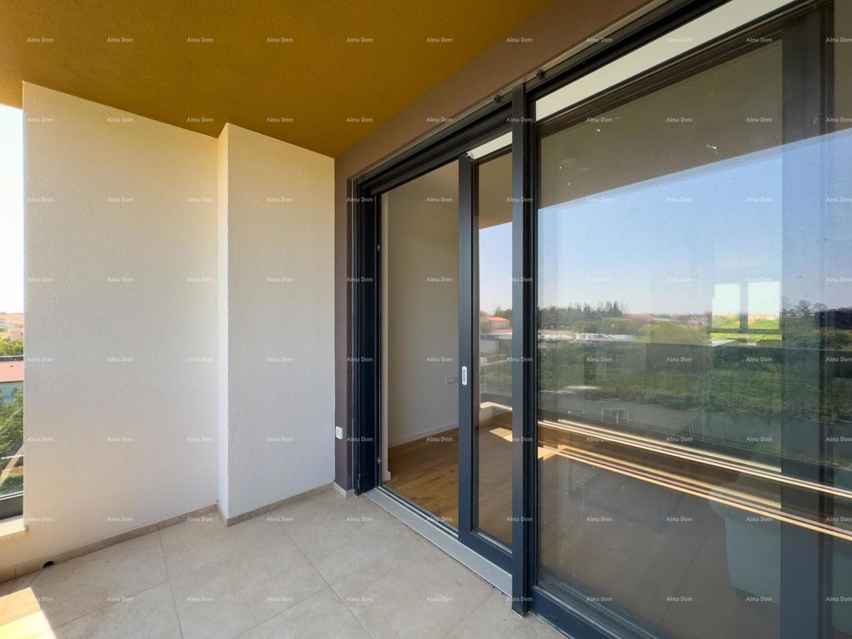 Appartamento spazioso a Pola con tre camere da letto e moderni comfort vicino al centro città