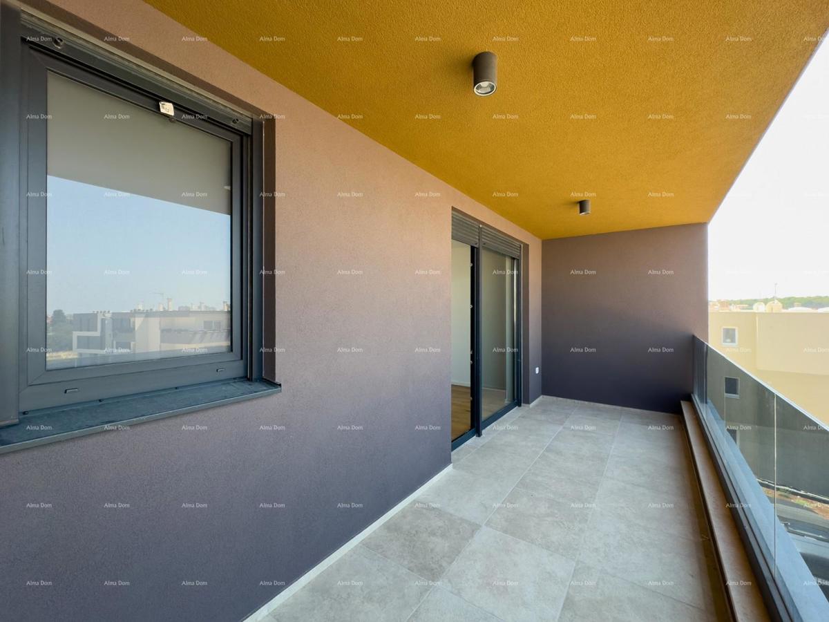 Appartamento spazioso a Pola con tre camere da letto e moderni comfort vicino al centro città