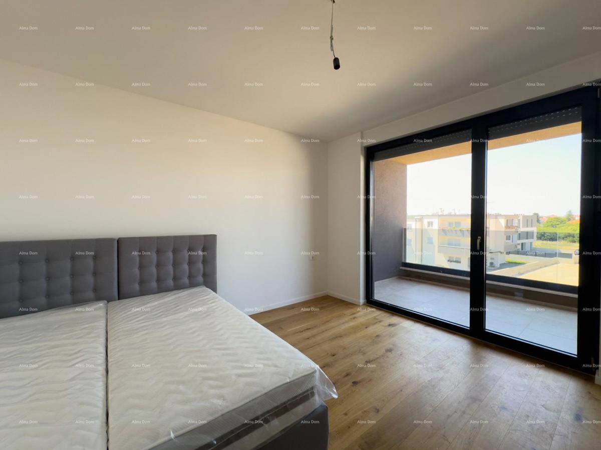 Appartamento spazioso a Pola con tre camere da letto e moderni comfort vicino al centro città