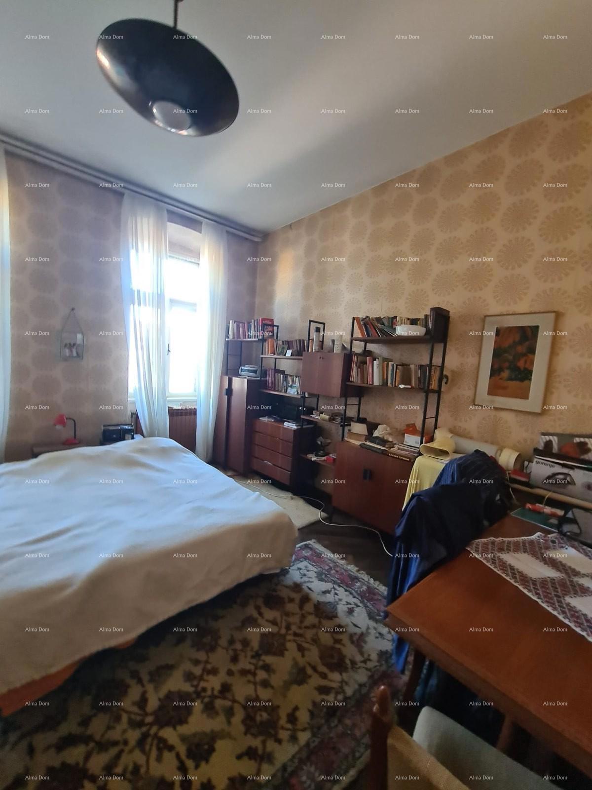 Stan al piano terra con giardino e garage – centro di Pola