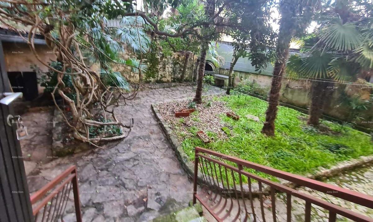 Stan al piano terra con giardino e garage – centro di Pola