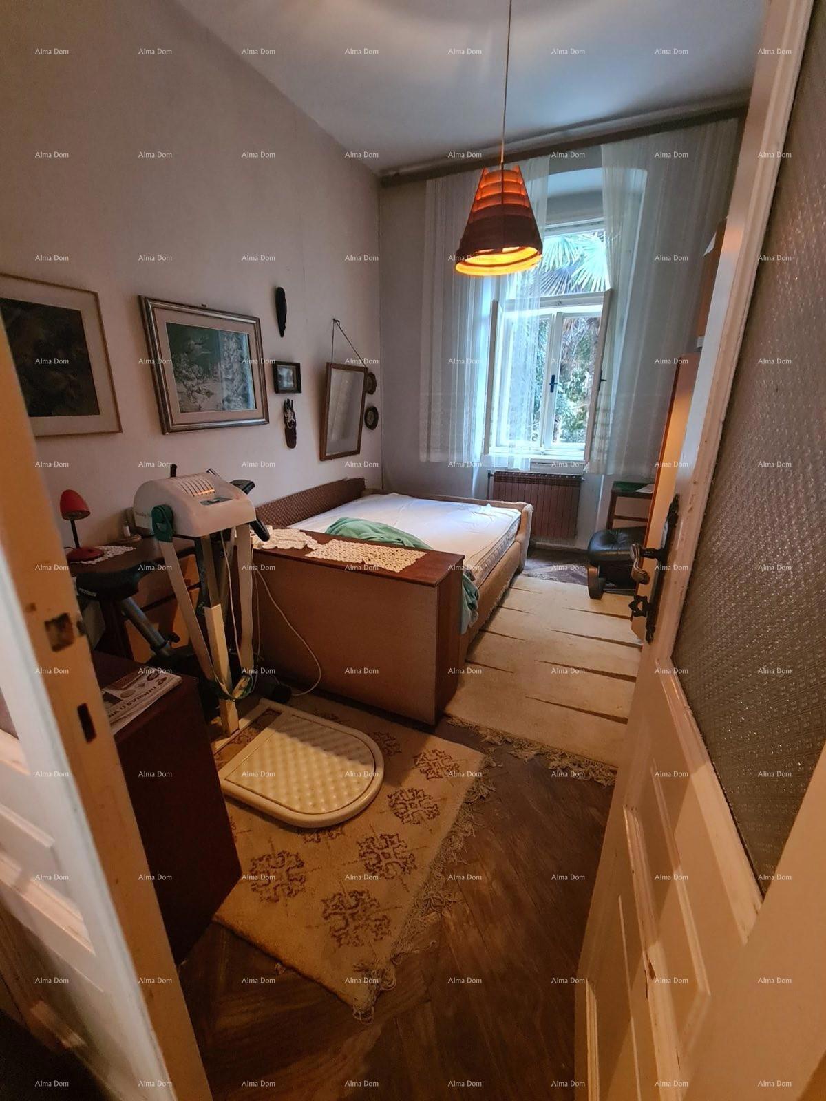 Stan al piano terra con giardino e garage – centro di Pola