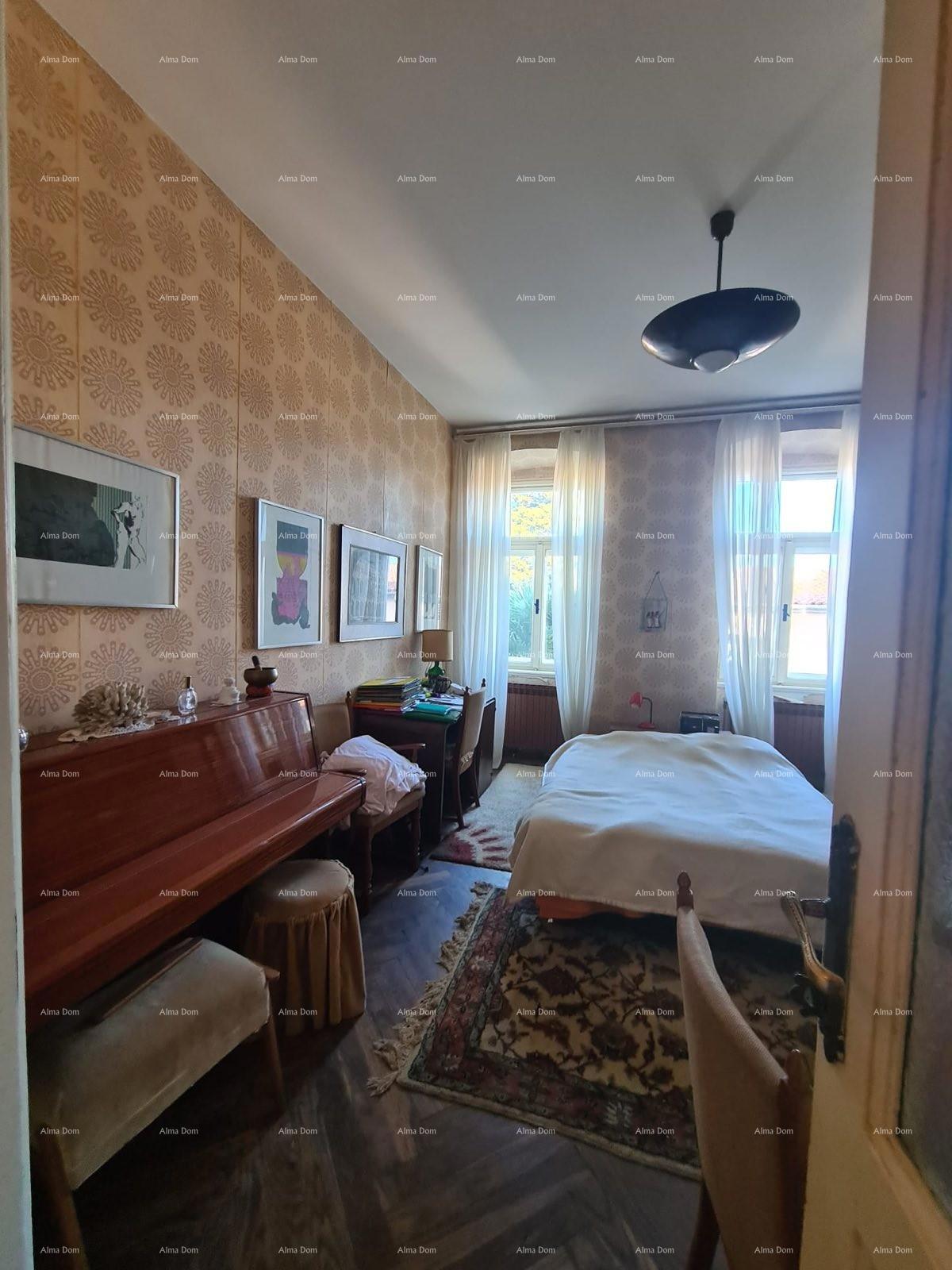 Stan al piano terra con giardino e garage – centro di Pola