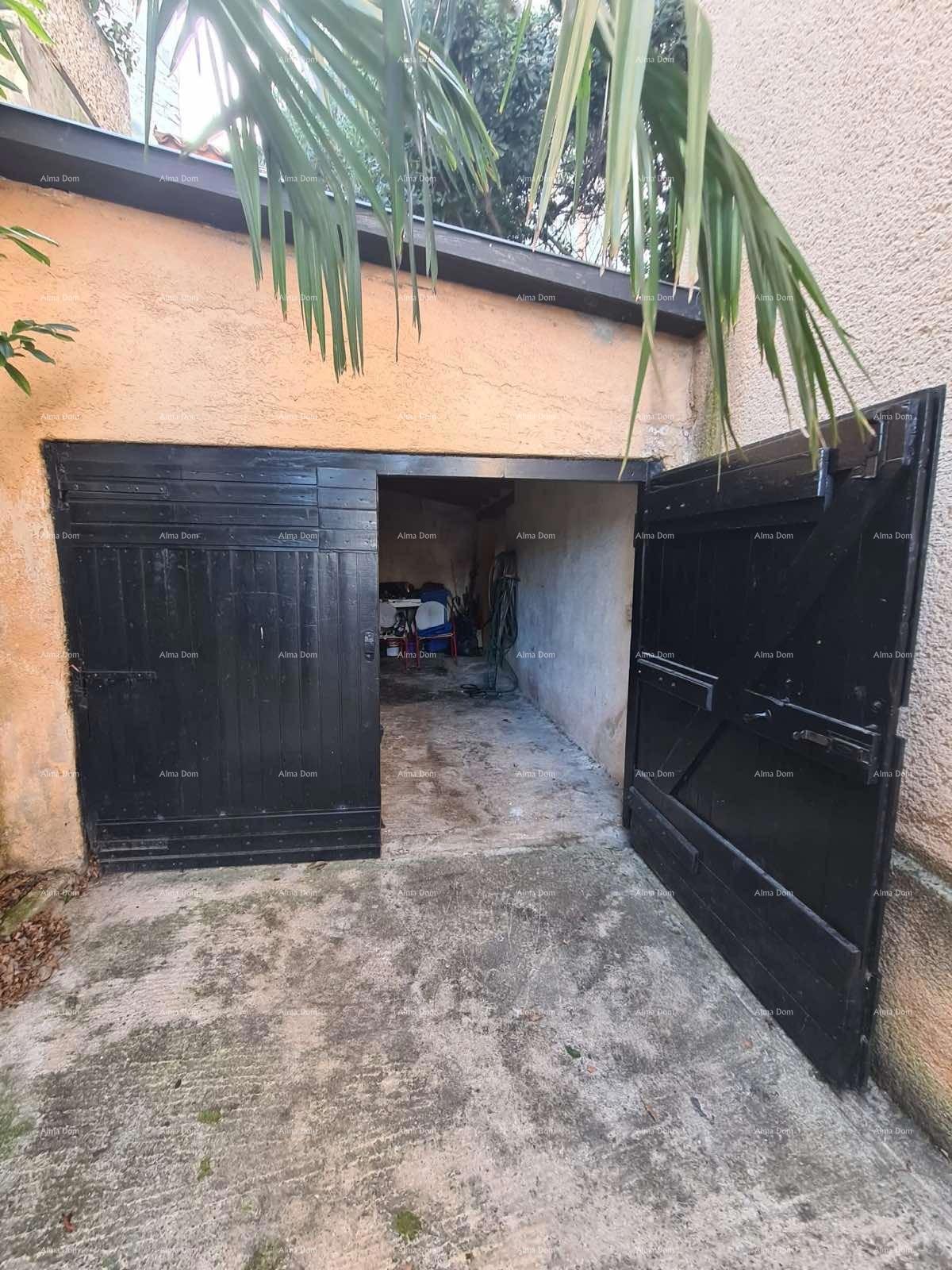 Stan al piano terra con giardino e garage – centro di Pola