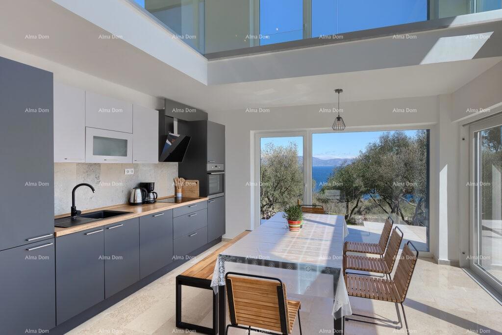Raša, moderna villa con piscina riscaldata e vista mare