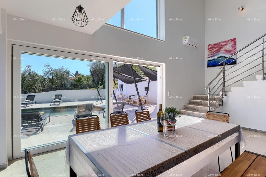 Raša, moderna villa con piscina riscaldata e vista mare