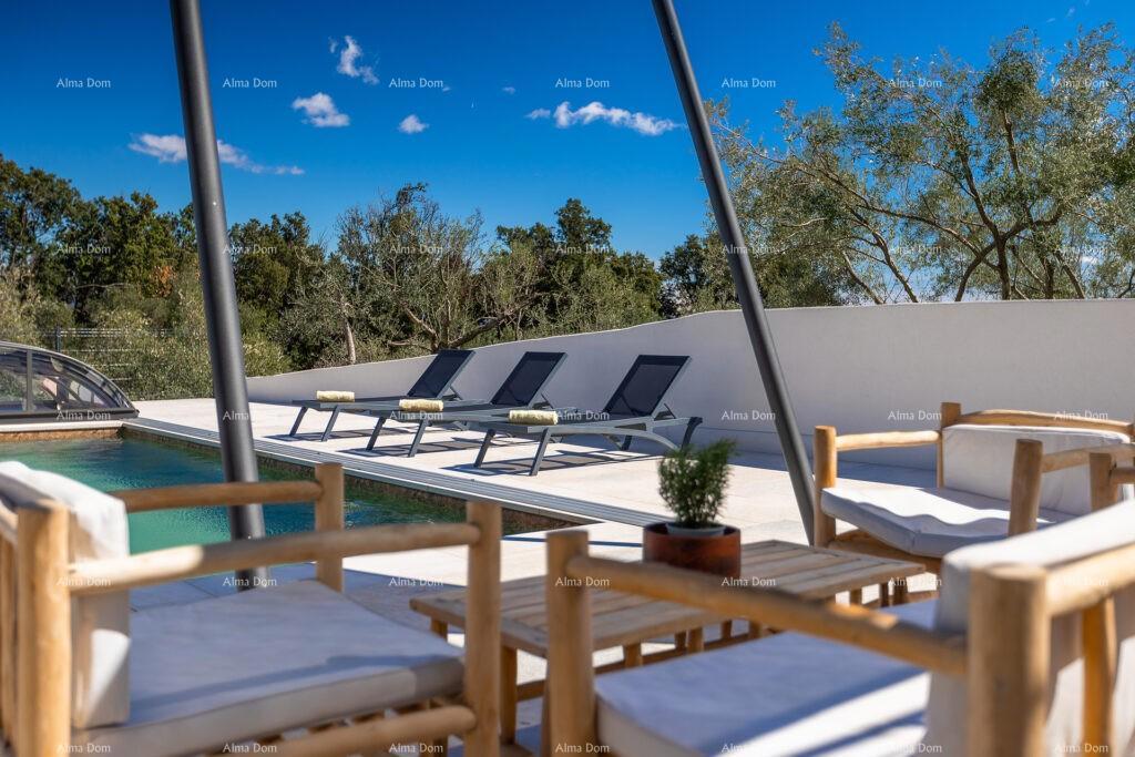 Raša, moderna villa con piscina riscaldata e vista mare