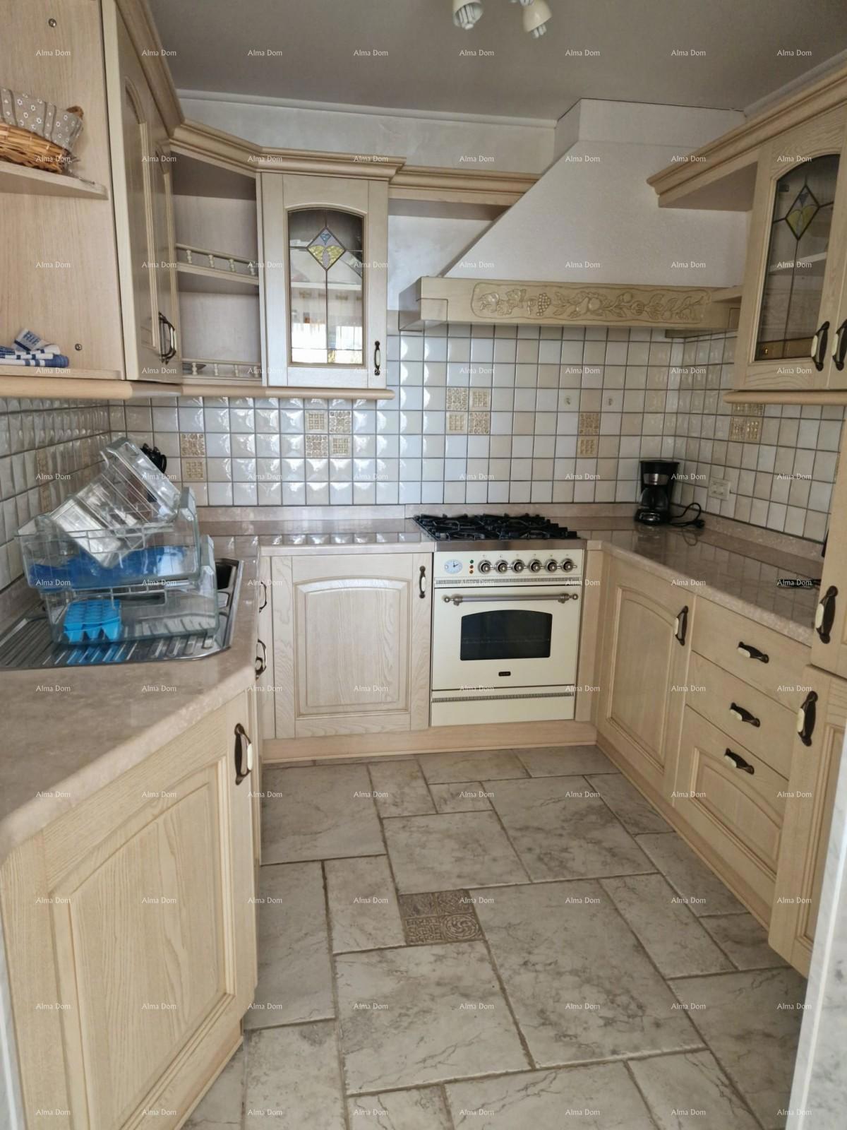 UMAGO - Spaziosa casa con ampio giardino, prima fila al mare