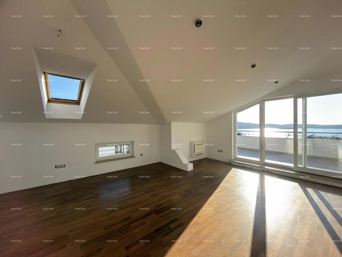 MEDULIN – attico con vista mare, a 150 m dalla costa