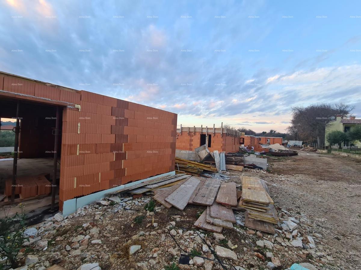 LIŽNJAN! VENDITA DI UNA CASA IN COSTRUZIONE CON PISCINA.