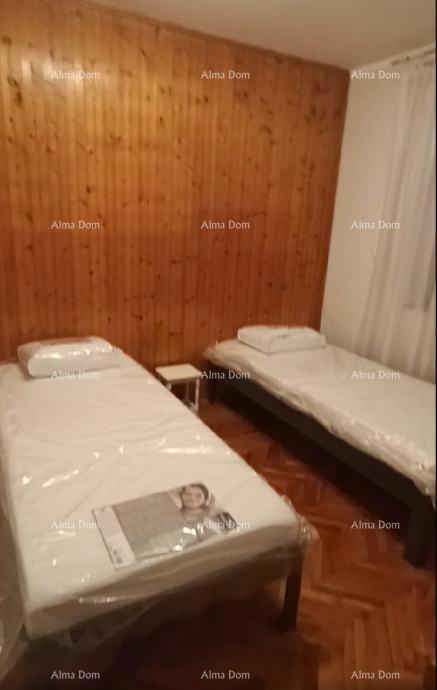 Pazin, proprietà familiare con due unità abitative e ampio giardino