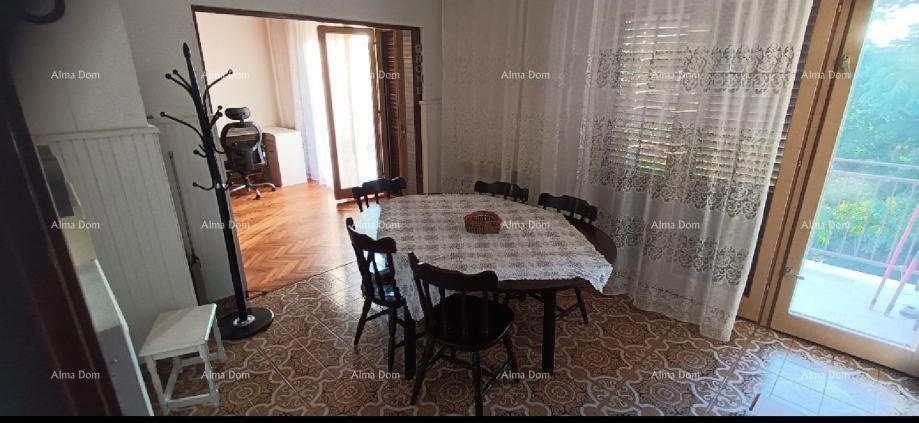 Pazin, proprietà familiare con due unità abitative e ampio giardino