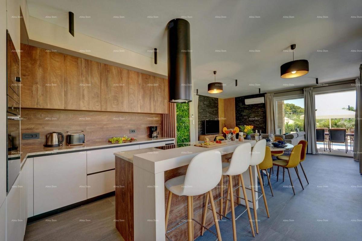 Villa moderna con piscina e sauna, Marčana!